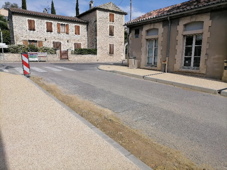 Trottoirs de la route de Bouchet